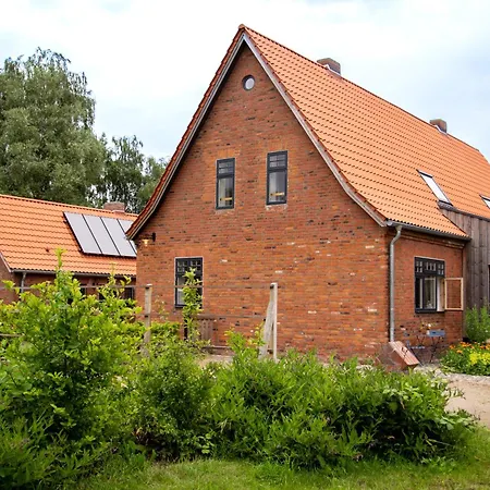 Mit Garten & Kamin, Fuer Familien & Freunde *